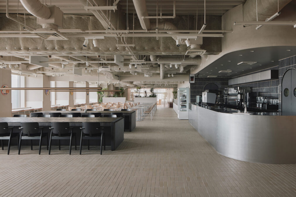 東京オペラシティビル</p>18階 カフェラウンジ